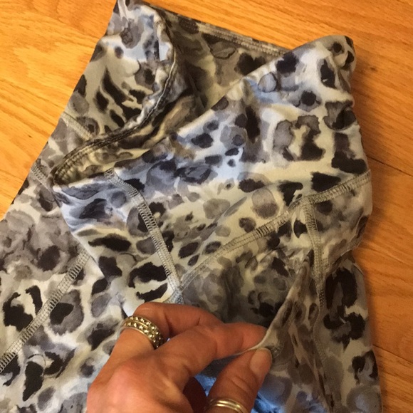 C9 CHAMPION Black Gray LEOPARD Animal Print Cropped Leggings Sz Small - Picture 13 of 16